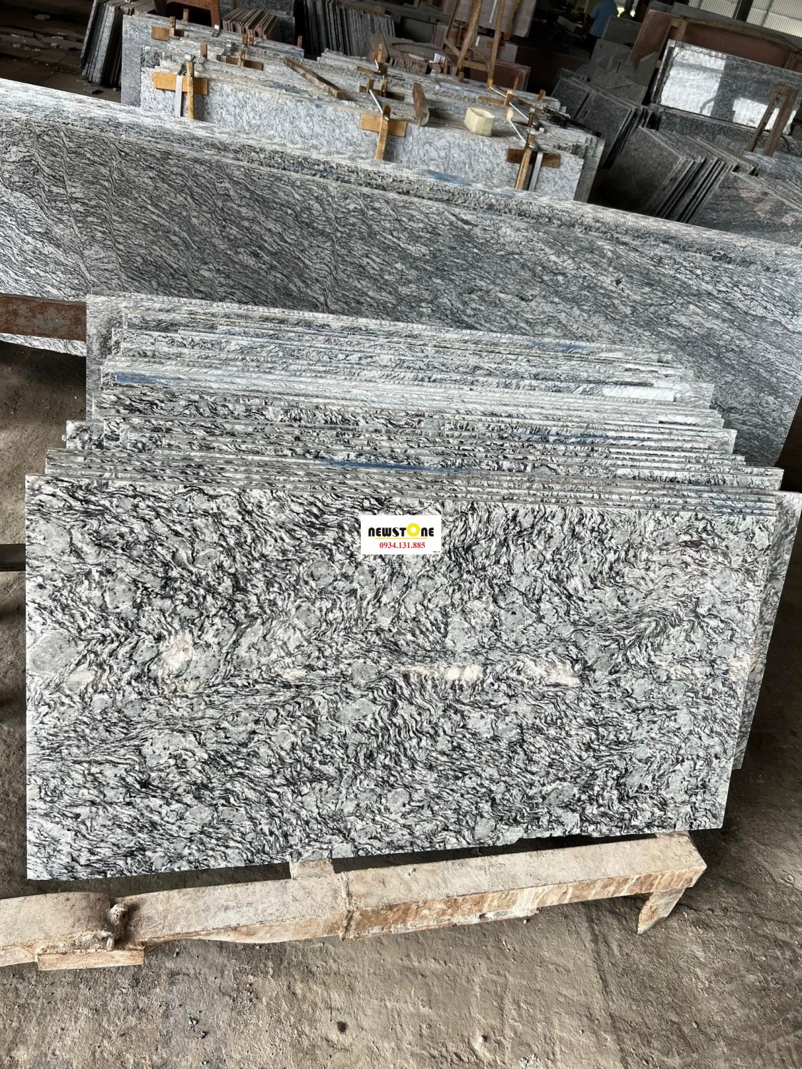 Đá Granite Trắng Mắt Rồng