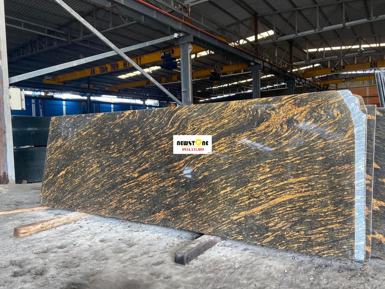 Đá Granite Vàng Rừng