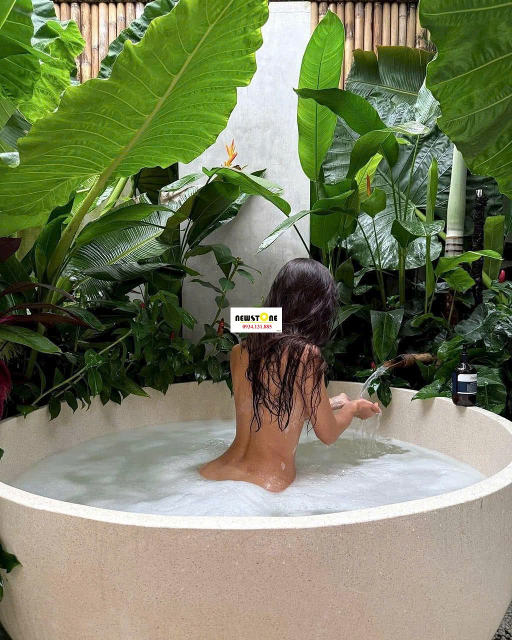 bồn tắm đá mài màu trắng