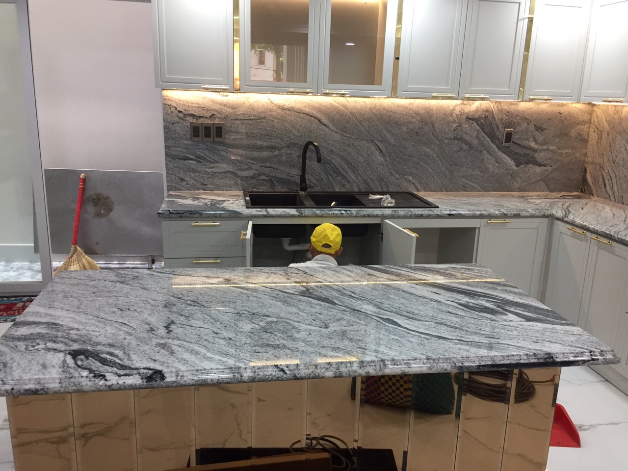 Đá hoa cương Granite tự nhiên Viscount White - Đá Trắng Sa Mạc