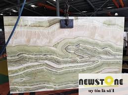 Đá tự nhiên Tornado Onyx xuyên sáng