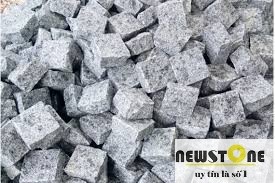 Đá cubic trắng suối lau chẻ tay 