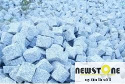 Đá cubic trắng suối lau khò lửa 