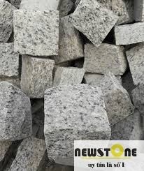 Đá cubic trắng suối lau chẻ tay 