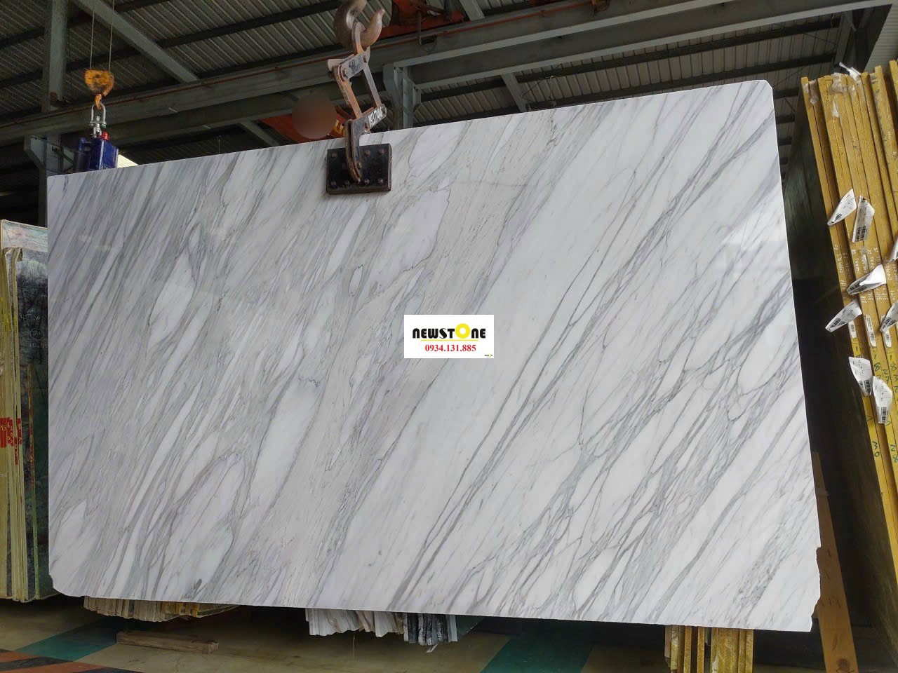 Tranh Đá Đối Xứng Statuarietto White