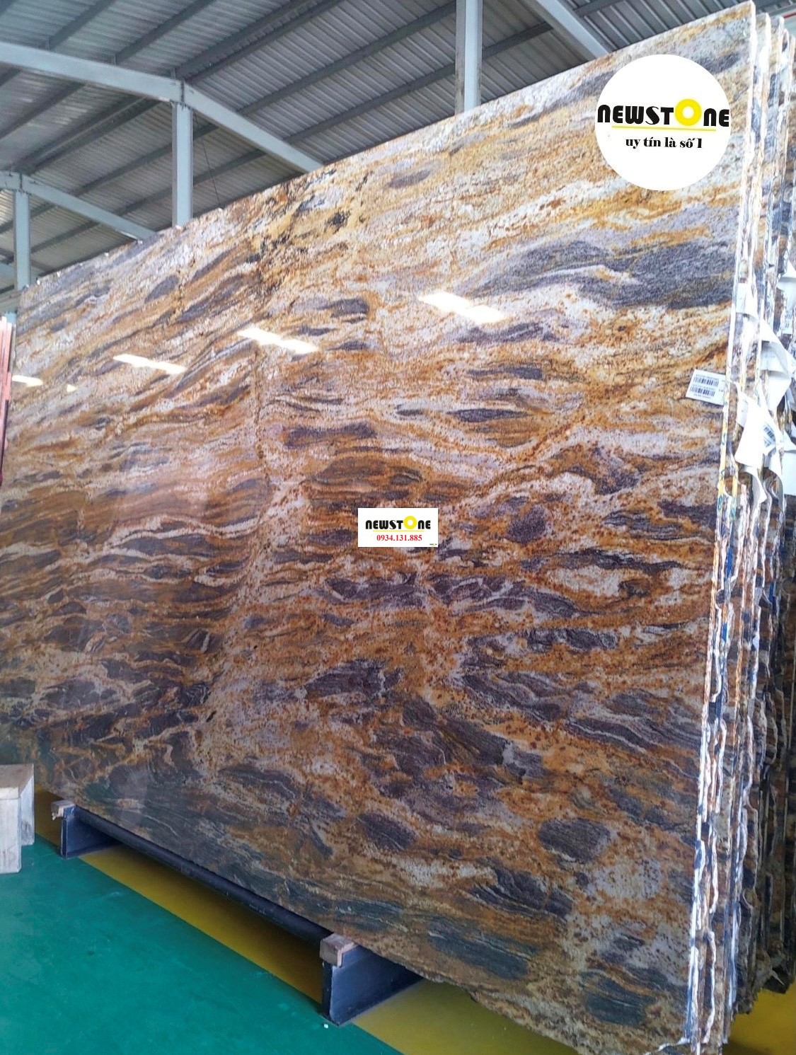 Đá Granite Golden Thunder 